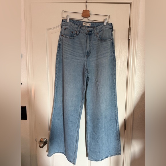 Abercrombie & Fitch Denim - Abercrombie & Fitch The Wide Leg High Rise Size 28